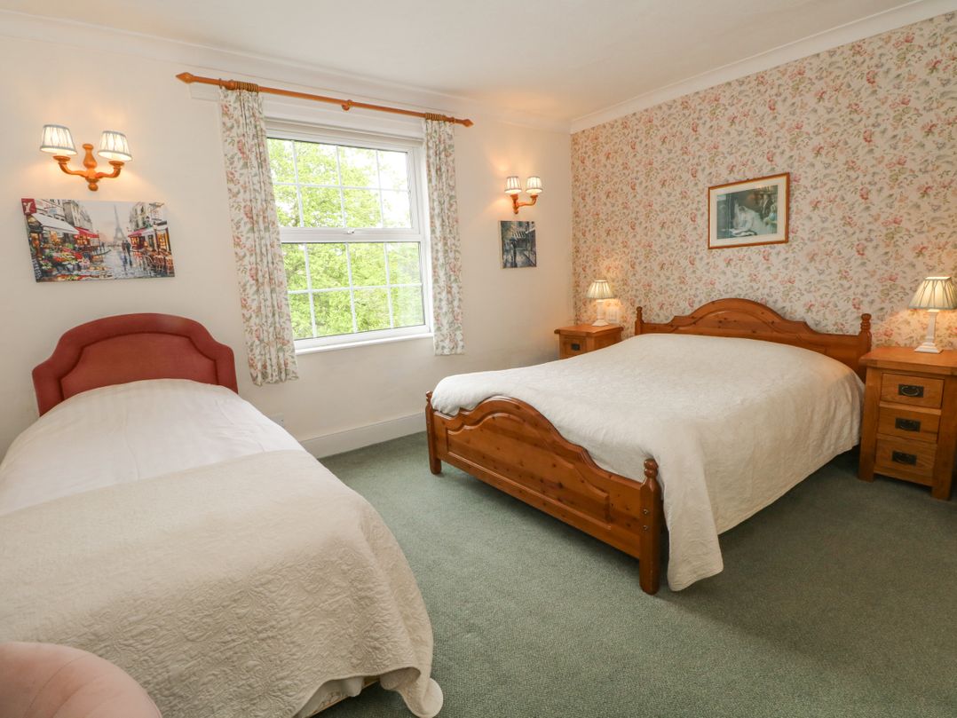 Rosehill Manor