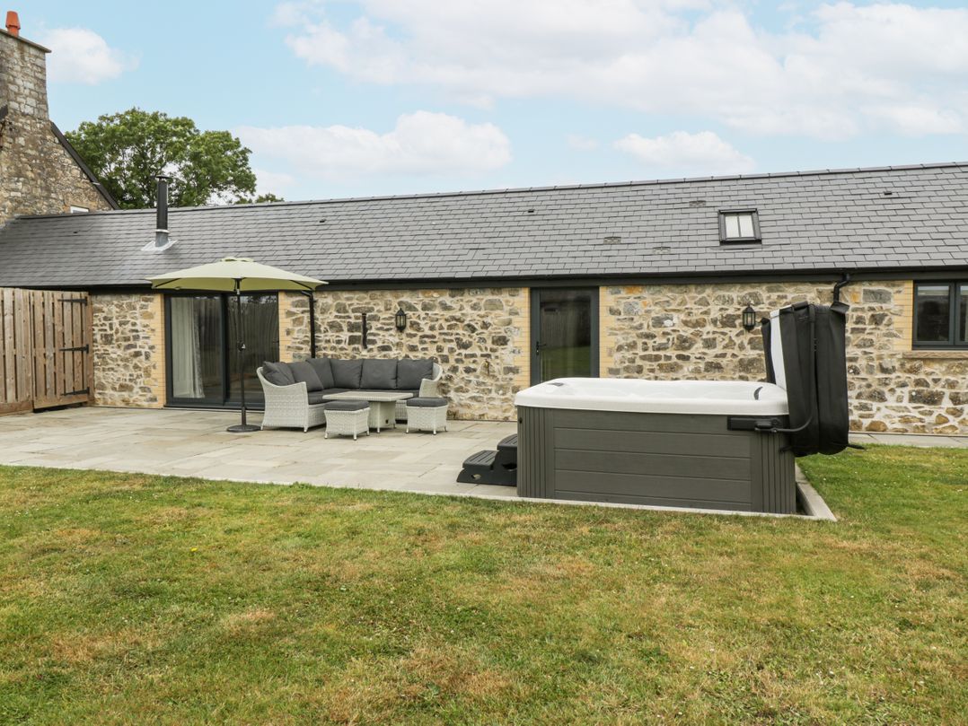 Dog friendly holiday cottage, St Brides Major, 2 dogs welcome