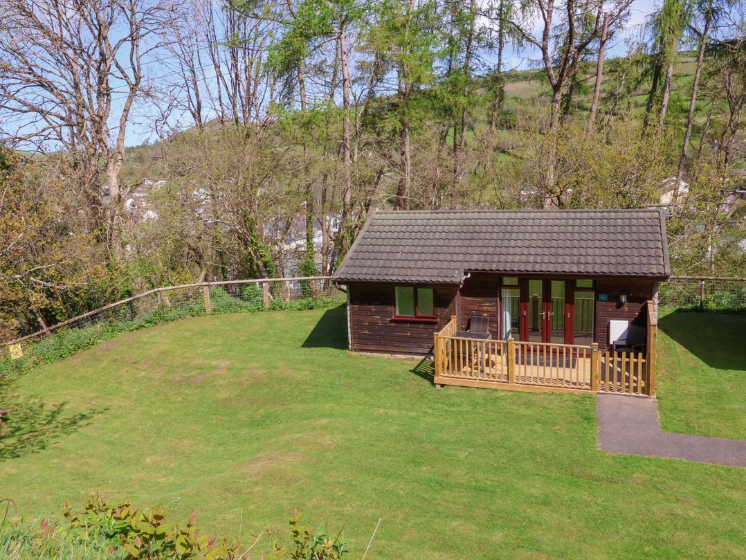 6 Manleigh Park