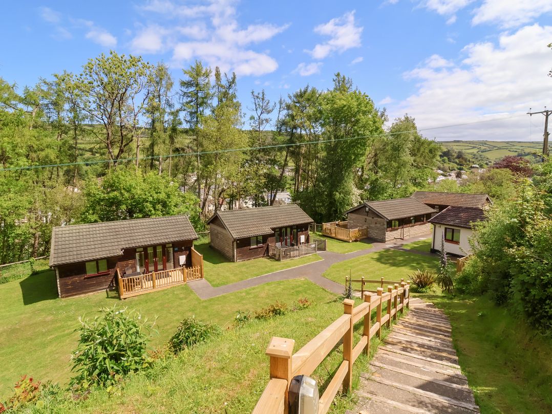 6 Manleigh Park