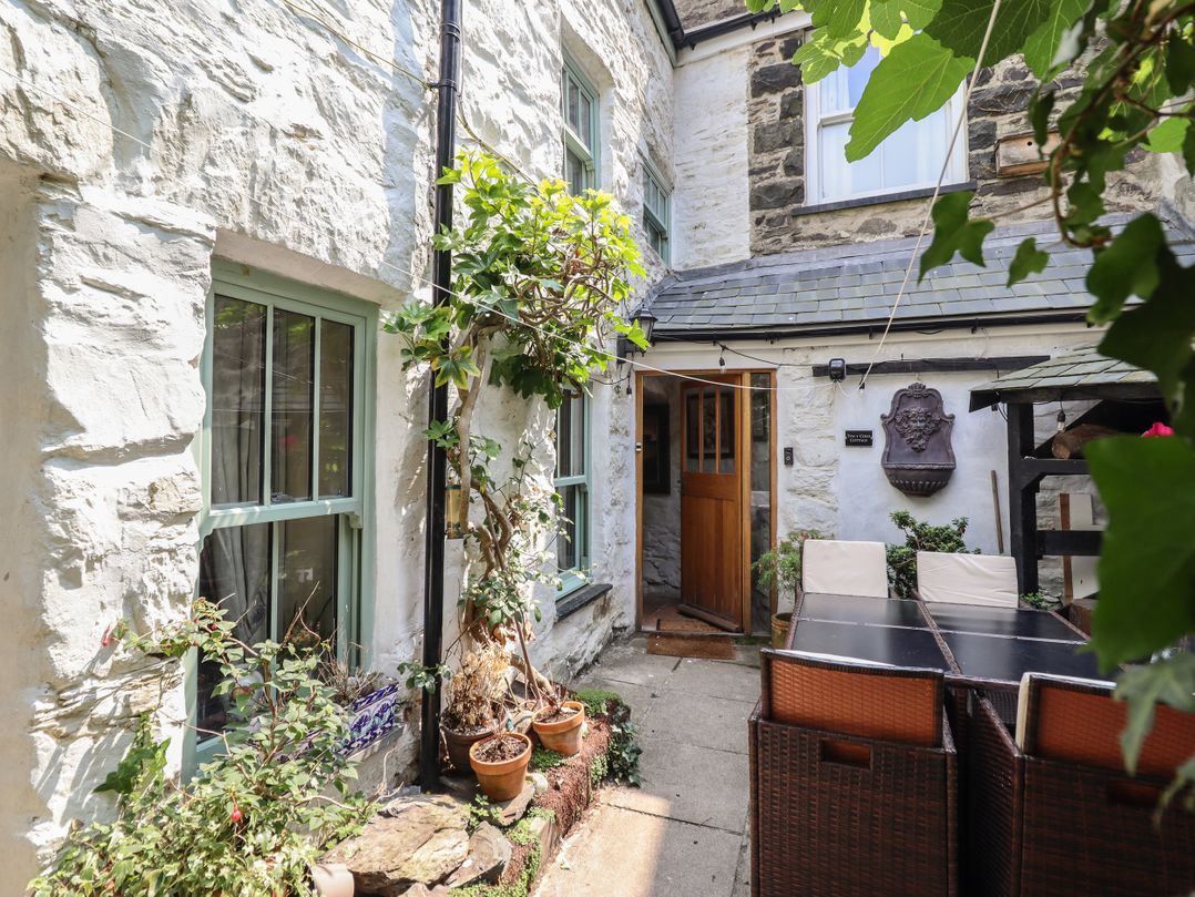 Tyn Y Coed Cottage