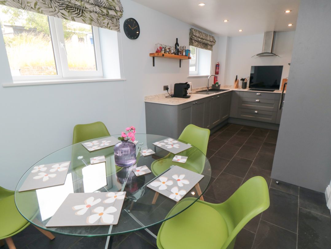 2 Staveley Cottages
