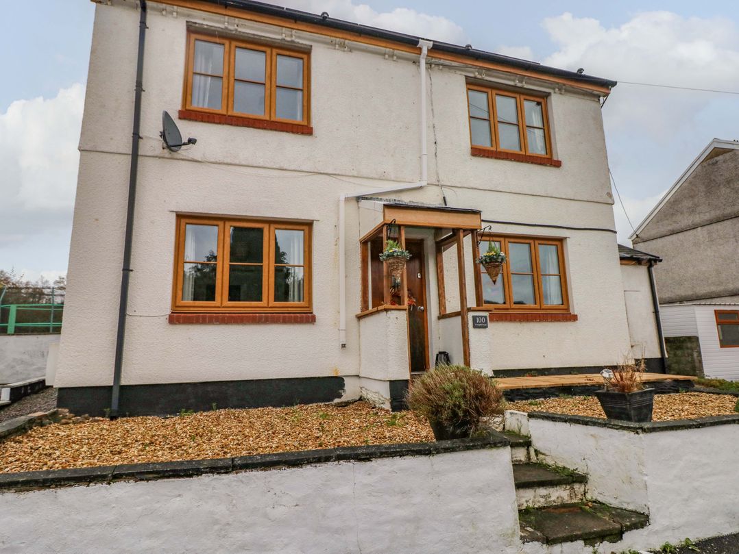 100 Cwmphil Road