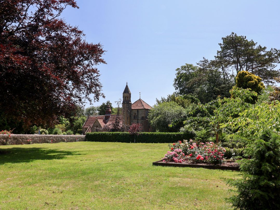 10 The Gardens