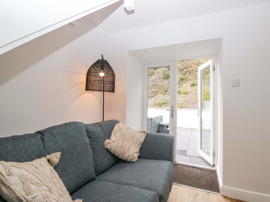 Riverside Cottage No 5
