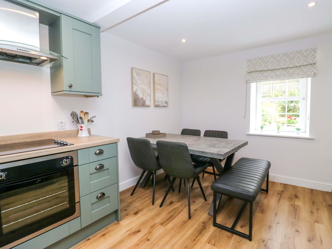 Riverside Cottage No 4