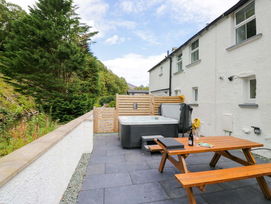 Riverside Cottage No 4