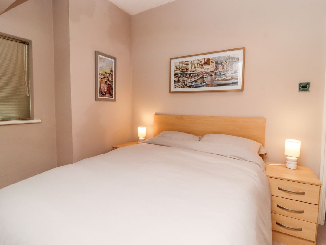 6D Clifton Drive