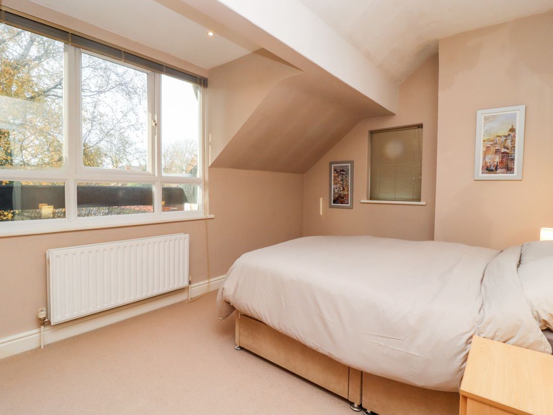 6D Clifton Drive