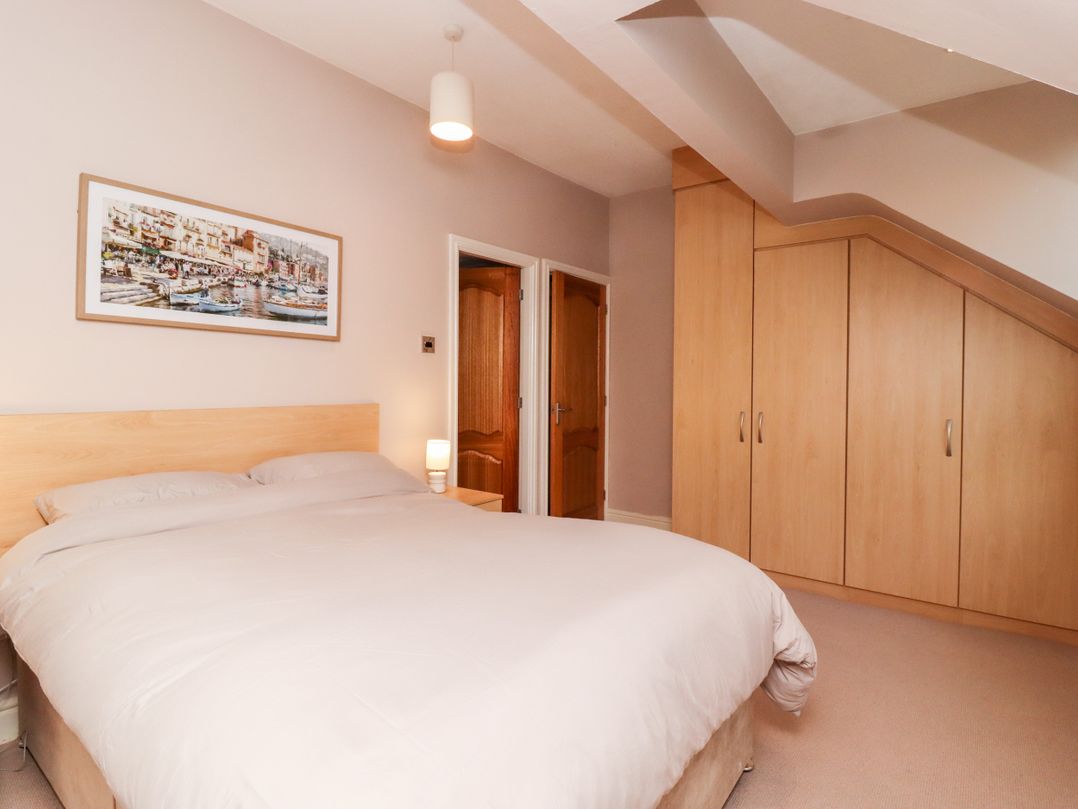 6D Clifton Drive