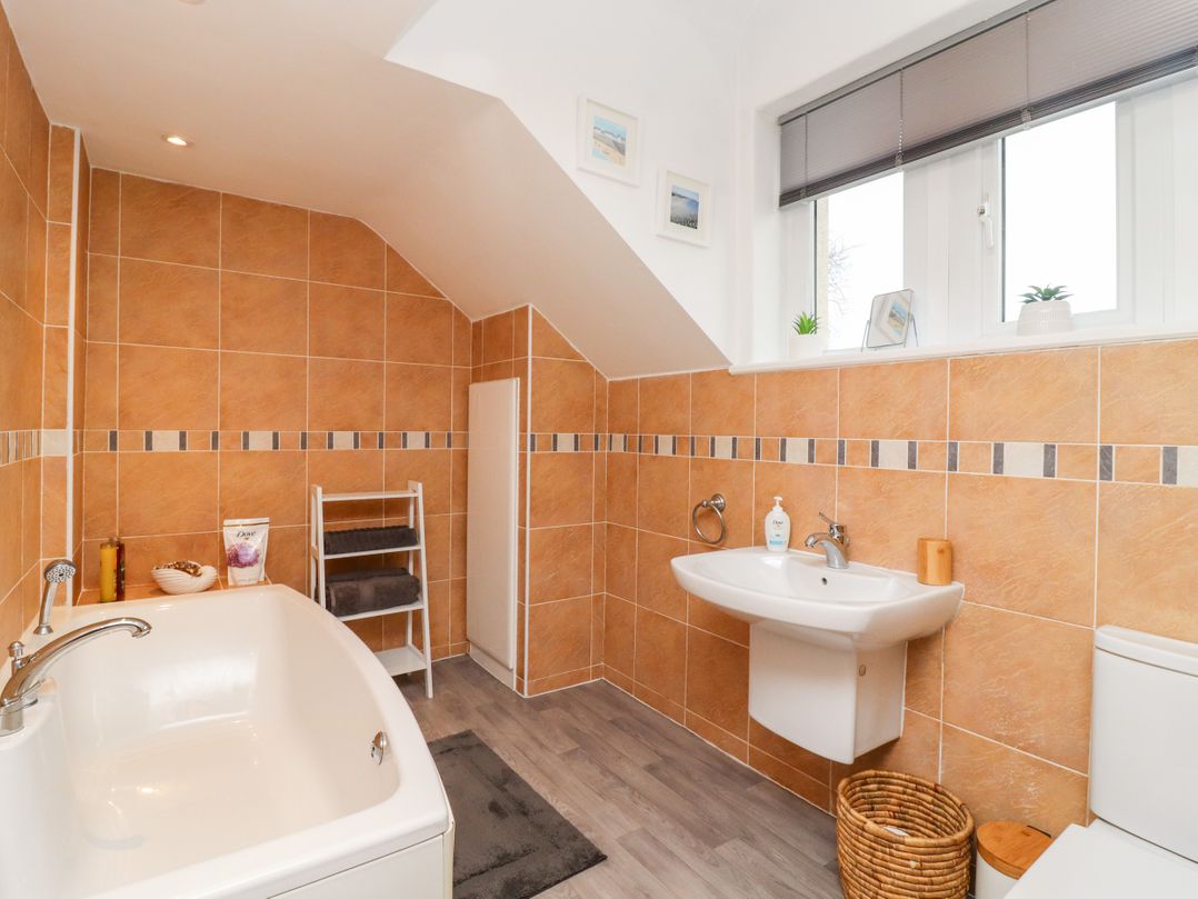6D Clifton Drive