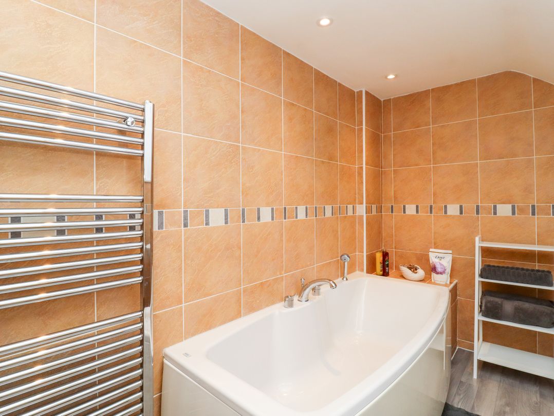 6D Clifton Drive