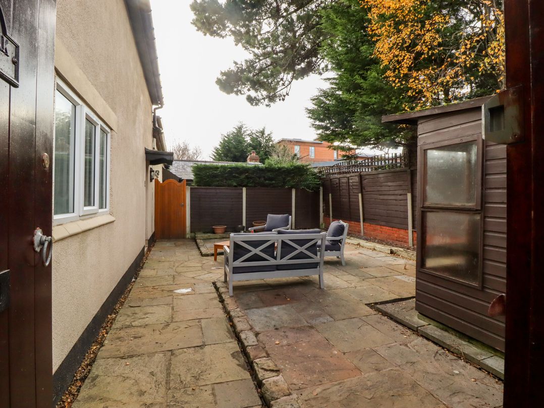 6D Clifton Drive