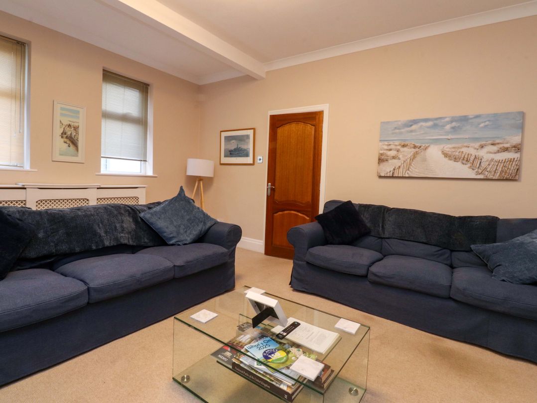 6D Clifton Drive