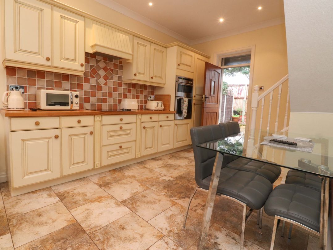 6D Clifton Drive