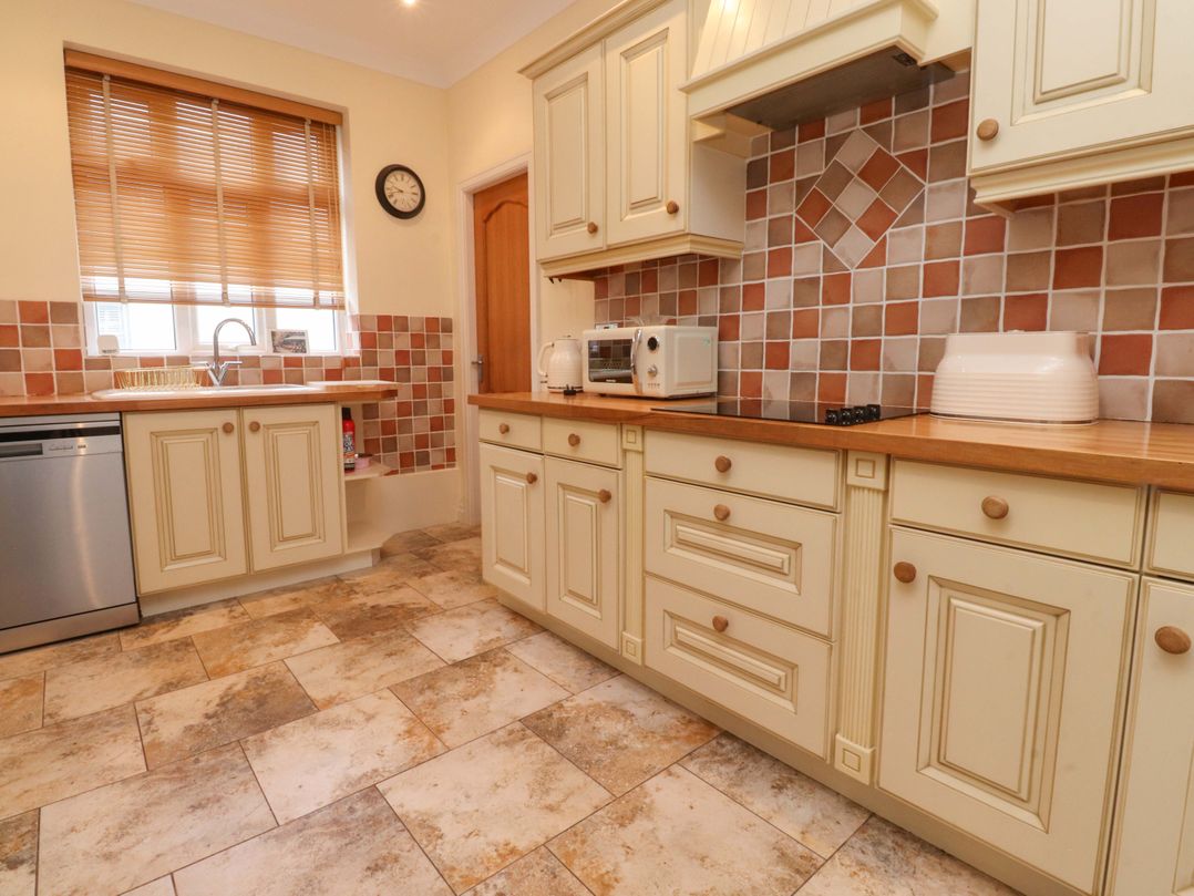 6D Clifton Drive