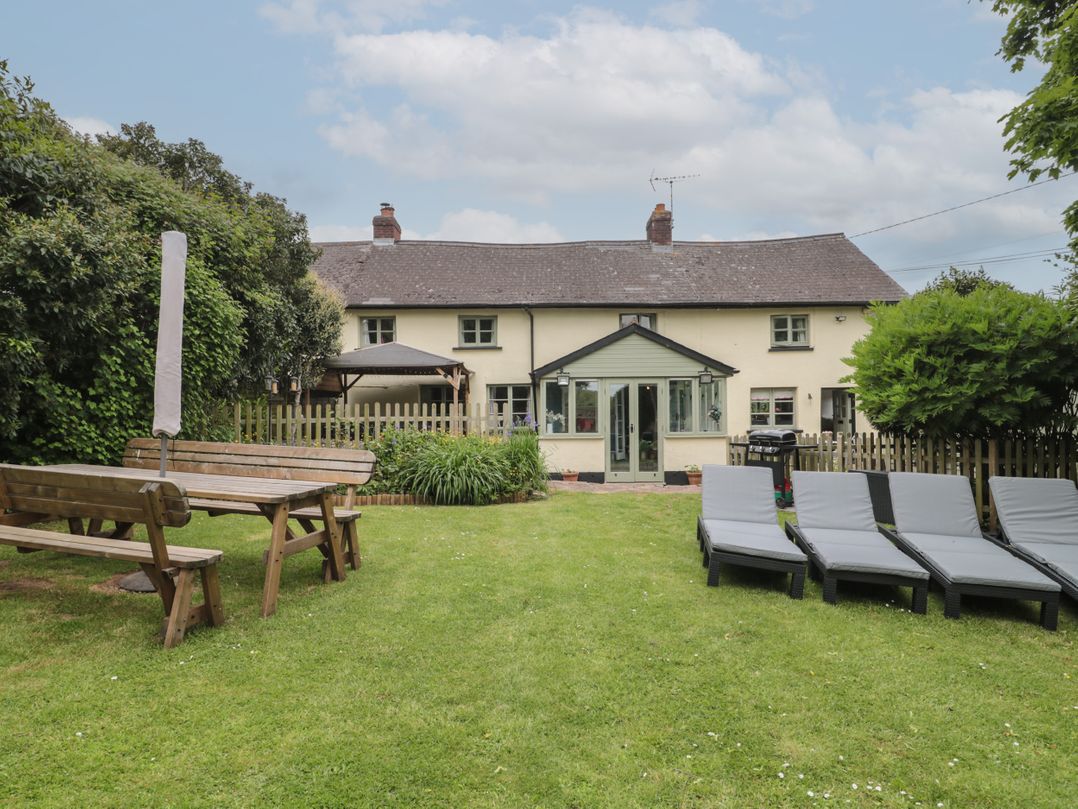 2 Pigsfoot Cottages