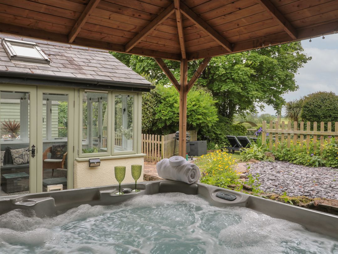 2 Pigsfoot Cottages