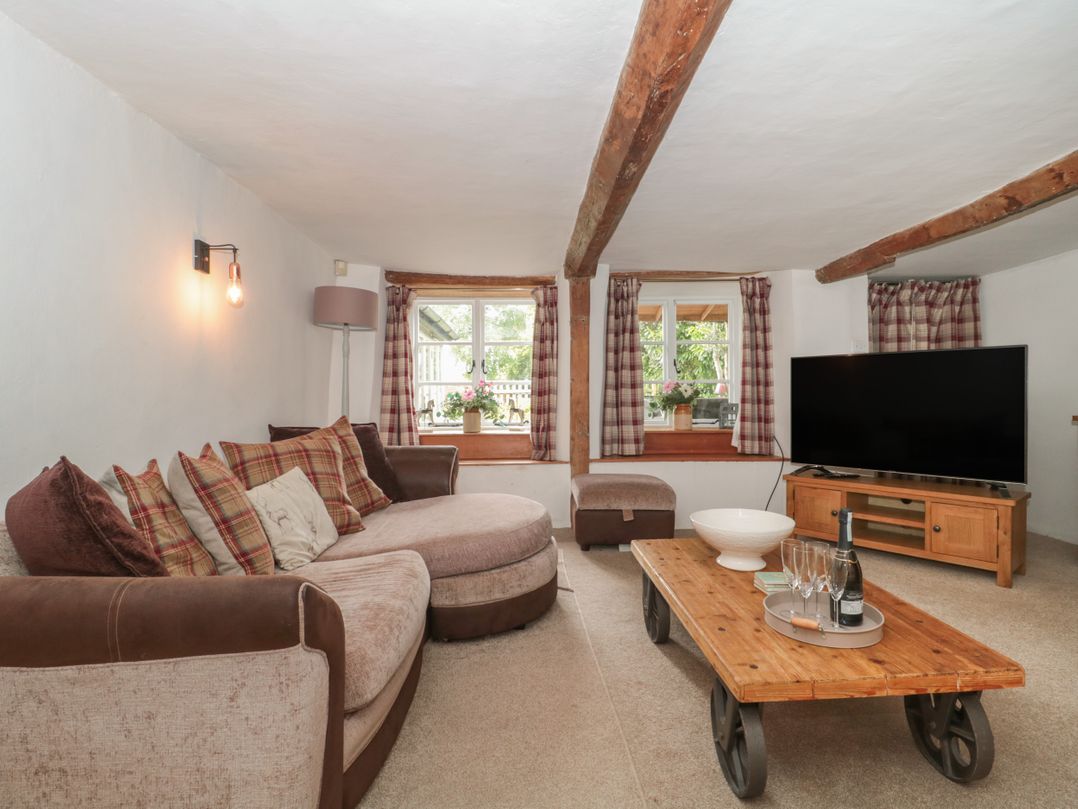 2 Pigsfoot Cottages