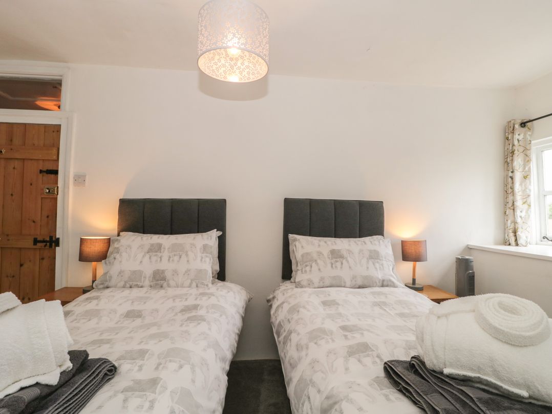 2 Pigsfoot Cottages