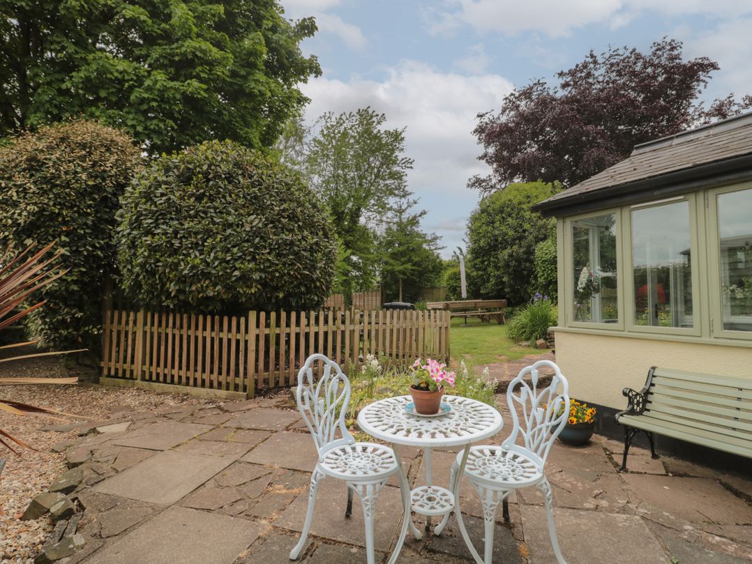 2 Pigsfoot Cottages
