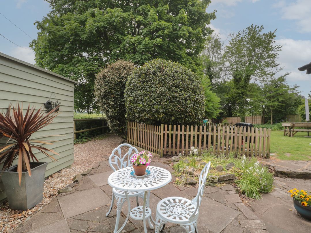 2 Pigsfoot Cottages