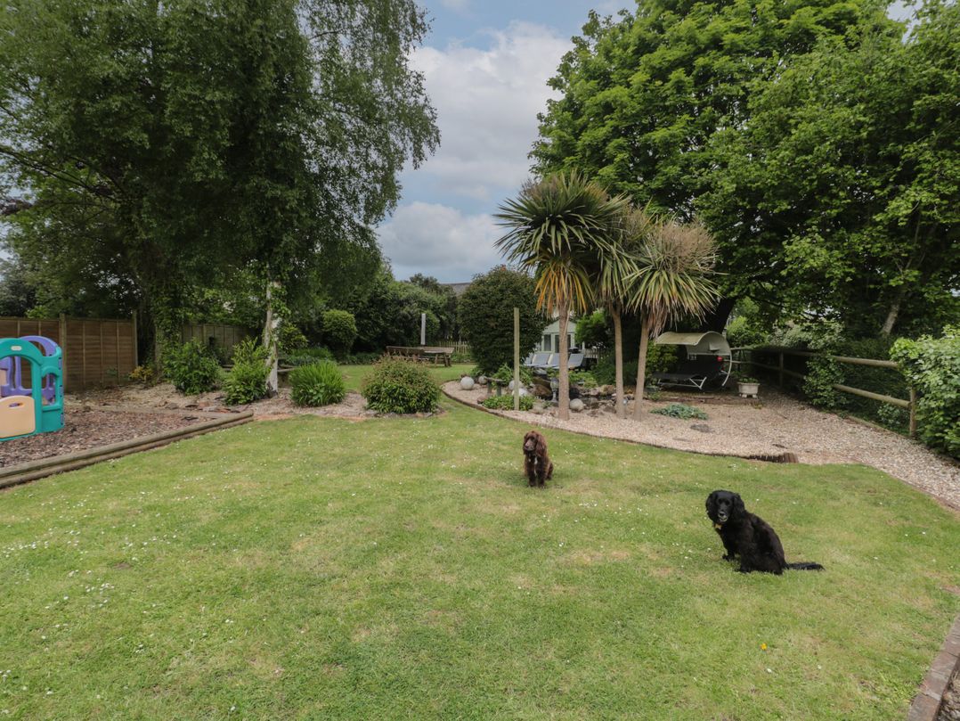 2 Pigsfoot Cottages