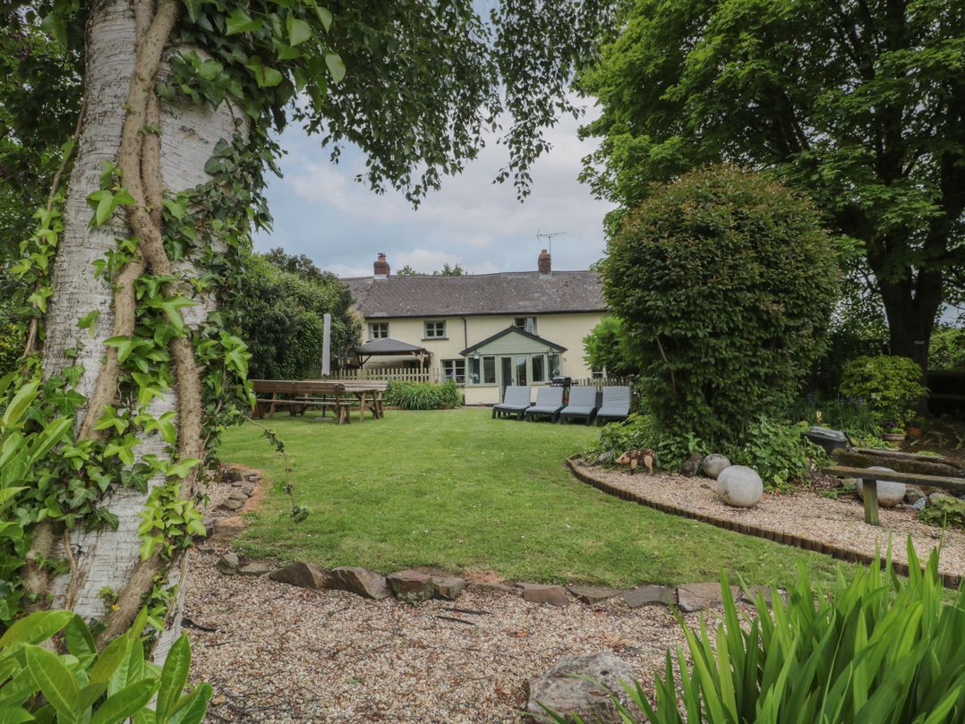 2 Pigsfoot Cottages