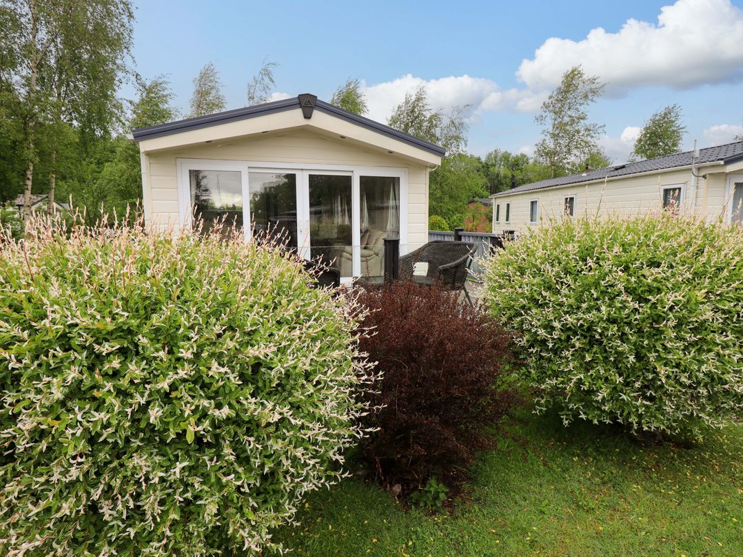 A cabin with large bushes in the outdoor area at 41, Grandma's Cottage South Lakeland Leisure Village near Carnforth