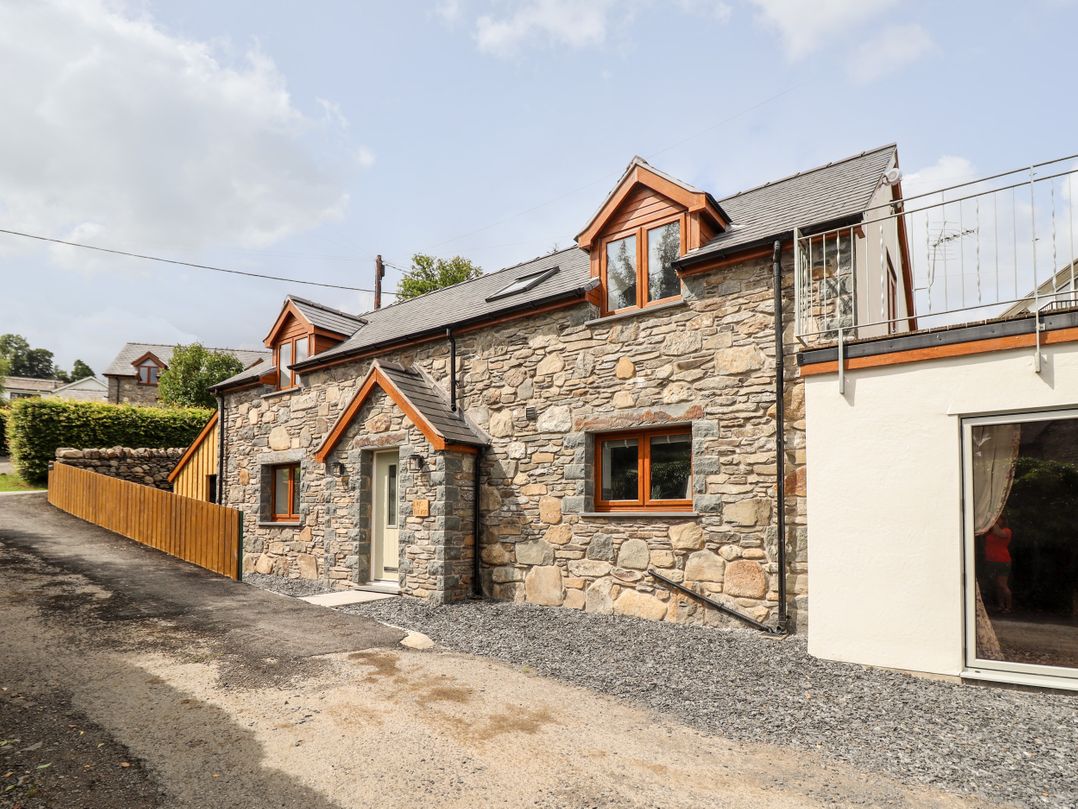 Llys Tirion