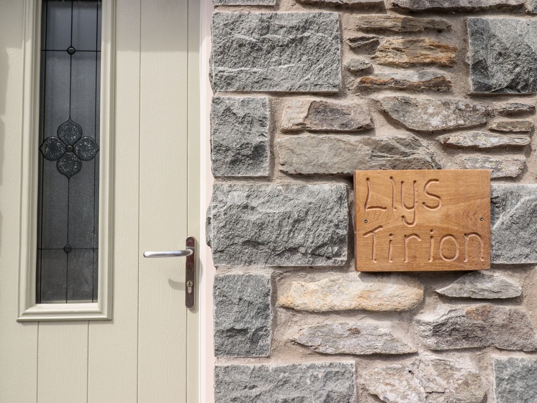Llys Tirion