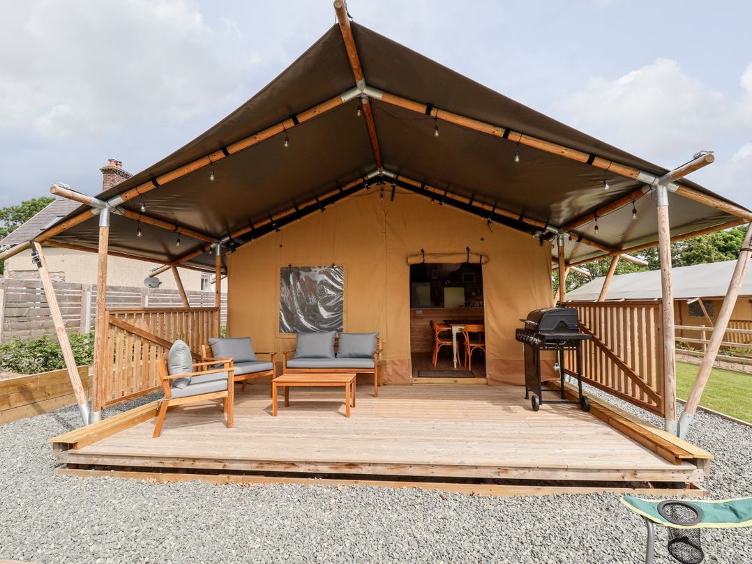 Lucky Clucky Lodge