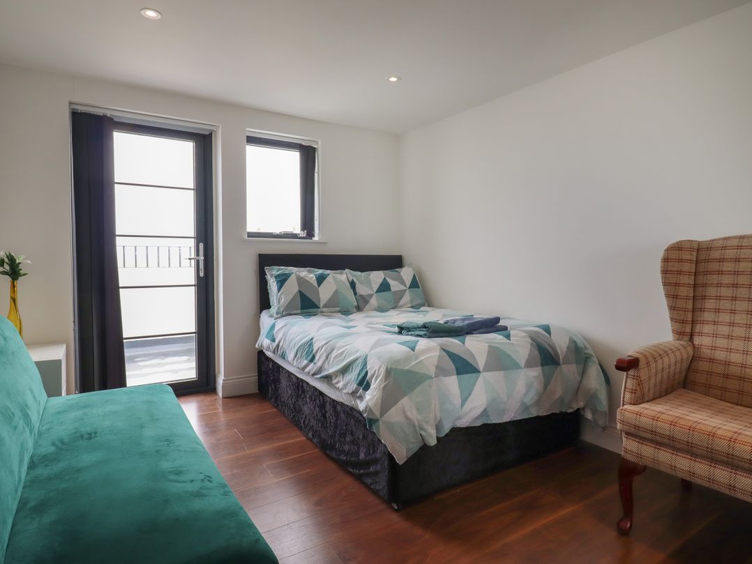 Flat 10