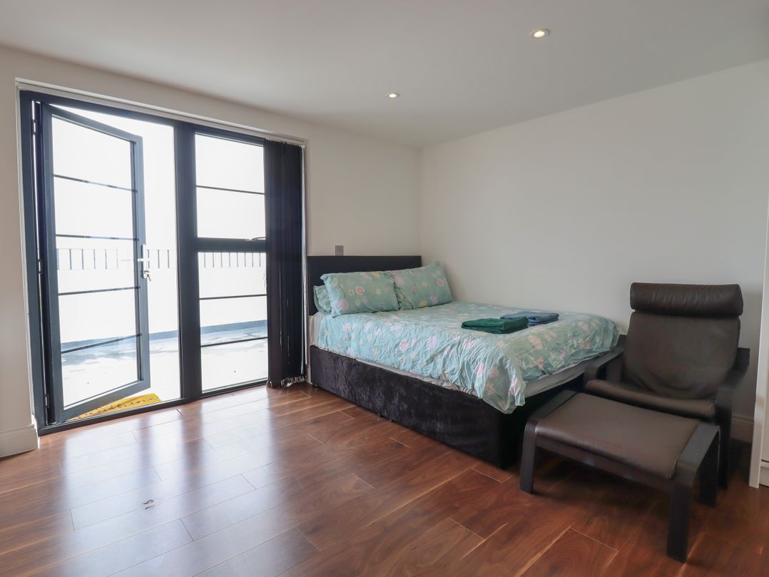 Flat 10