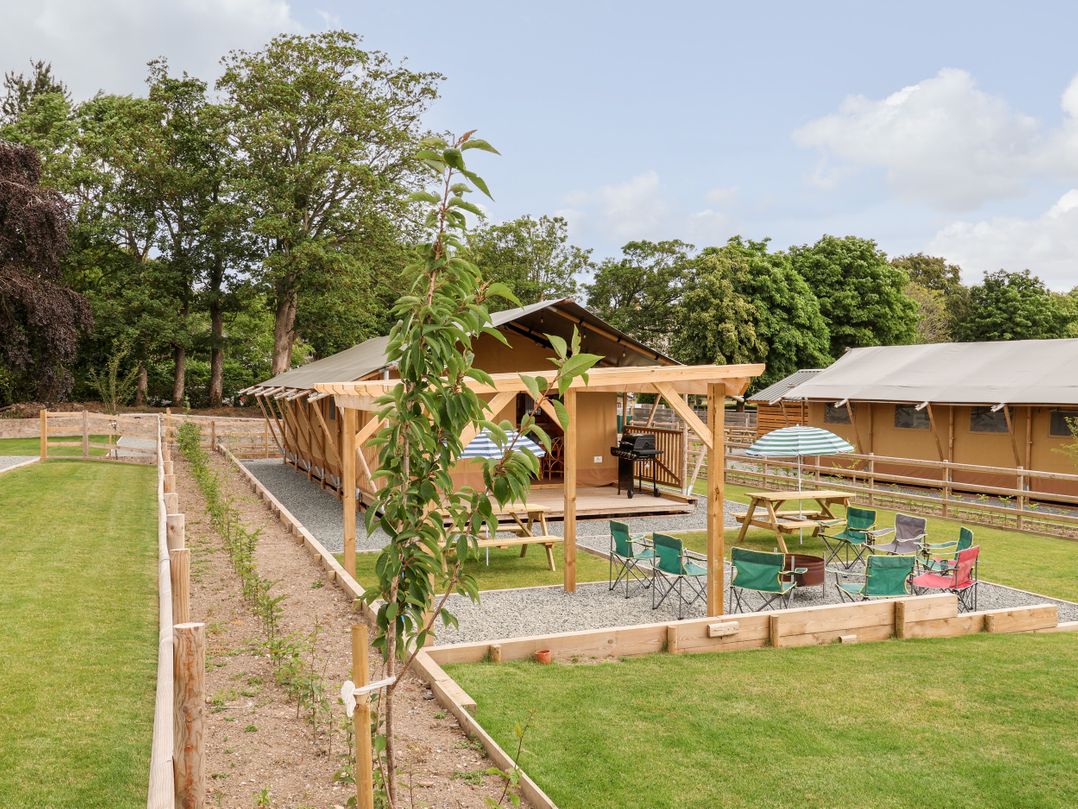 Mad Molly Lodge