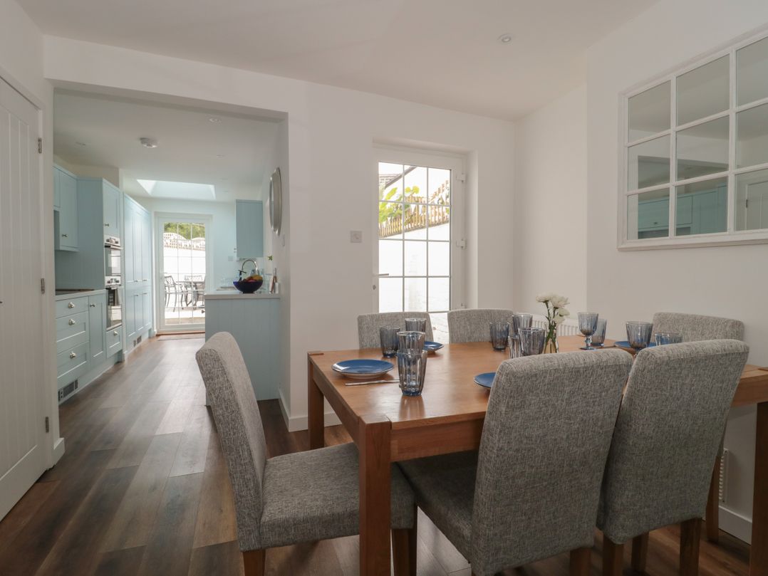 Quay Cottage - Sea View