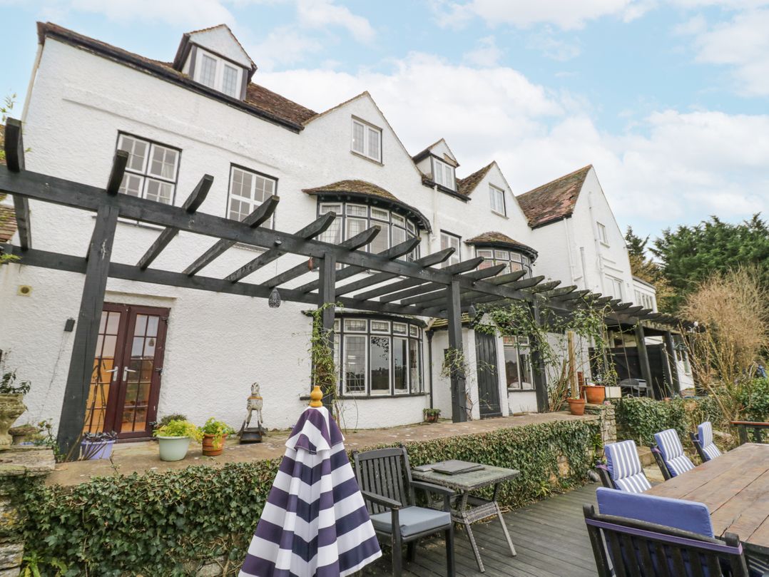 Riverside Manor
