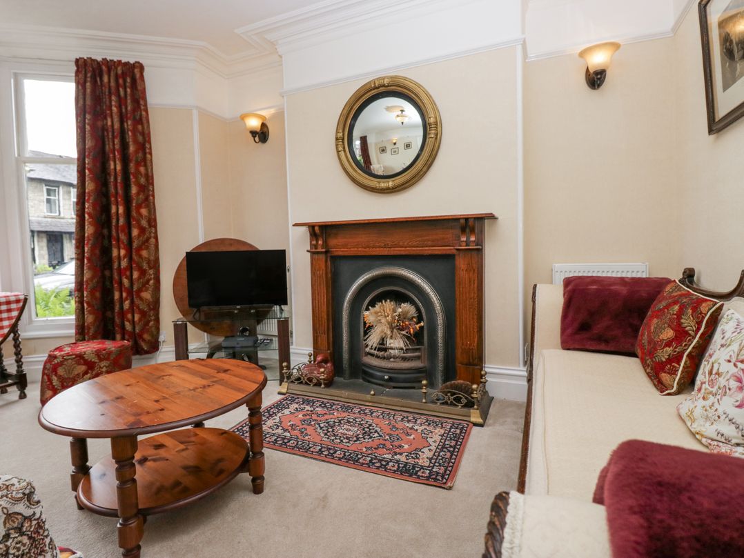 14 Castle Garth