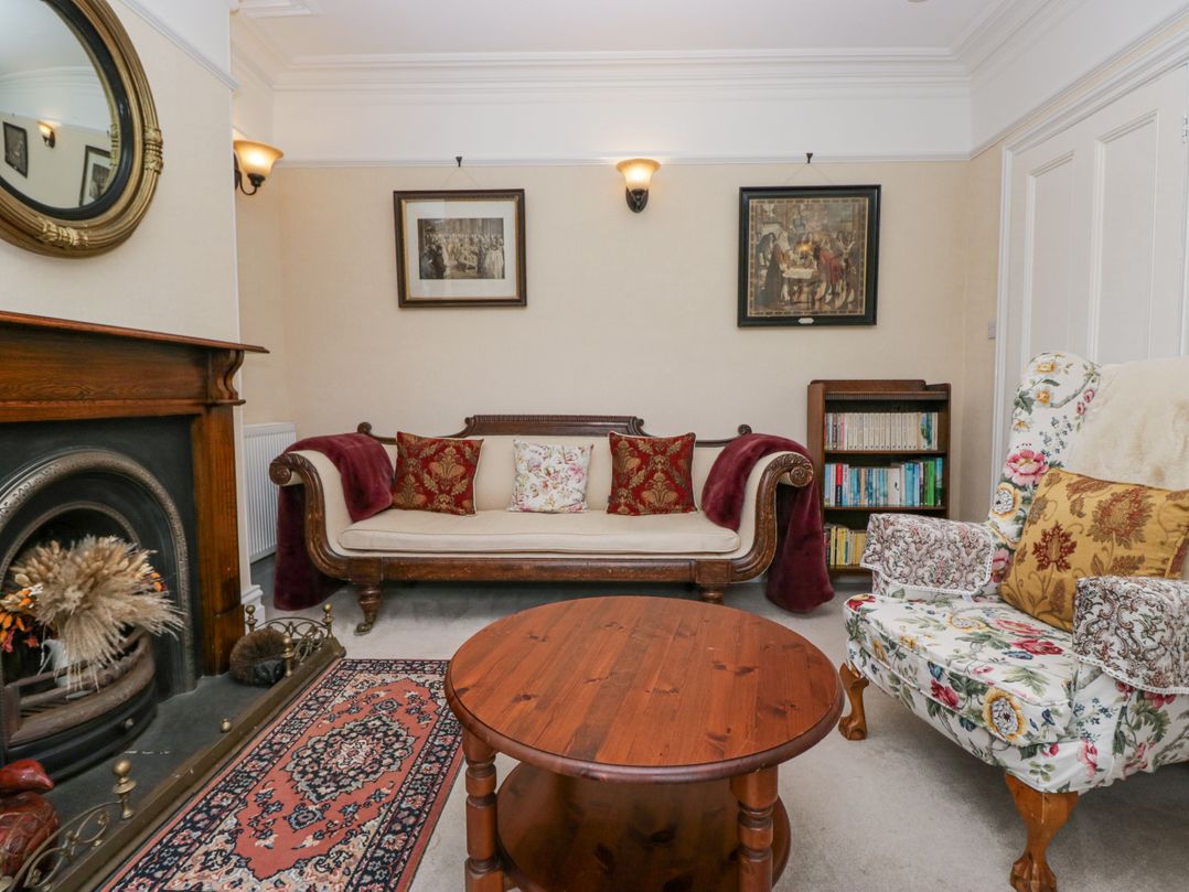 14 Castle Garth