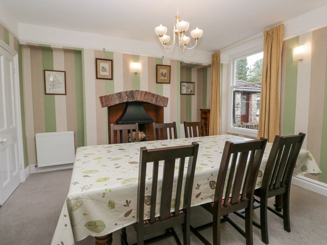 14 Castle Garth