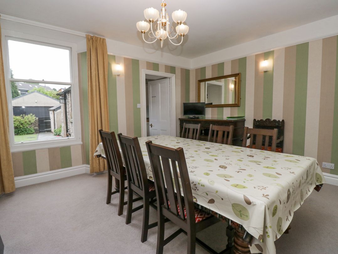 14 Castle Garth
