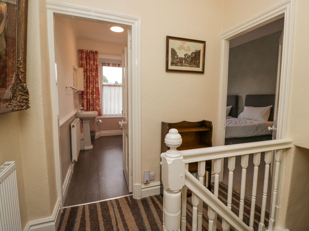 14 Castle Garth