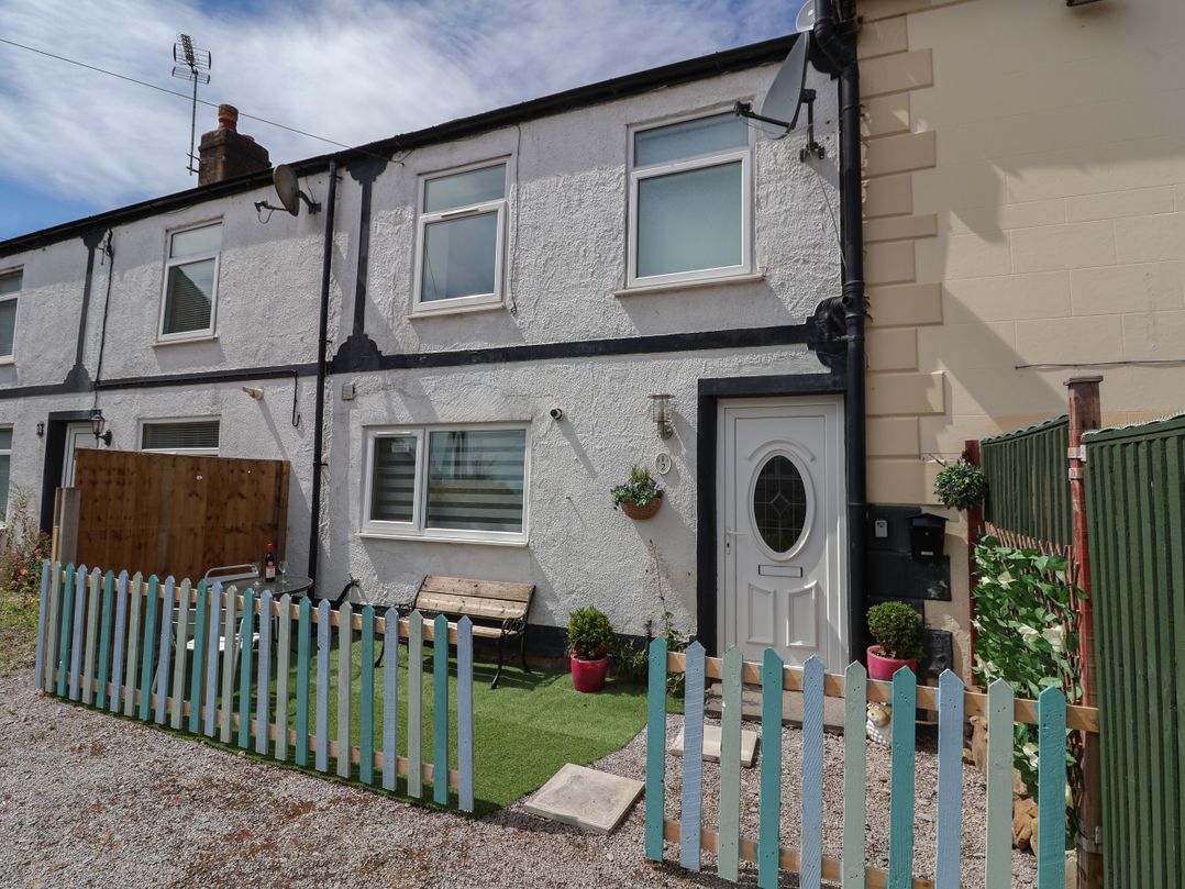 Dog friendly holiday cottage in Gwersyllt, sleeps 2