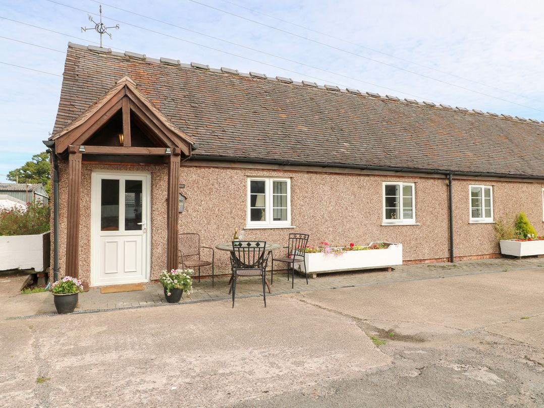 Dog friendly holiday cottage in Great Haywood, sleeps 4