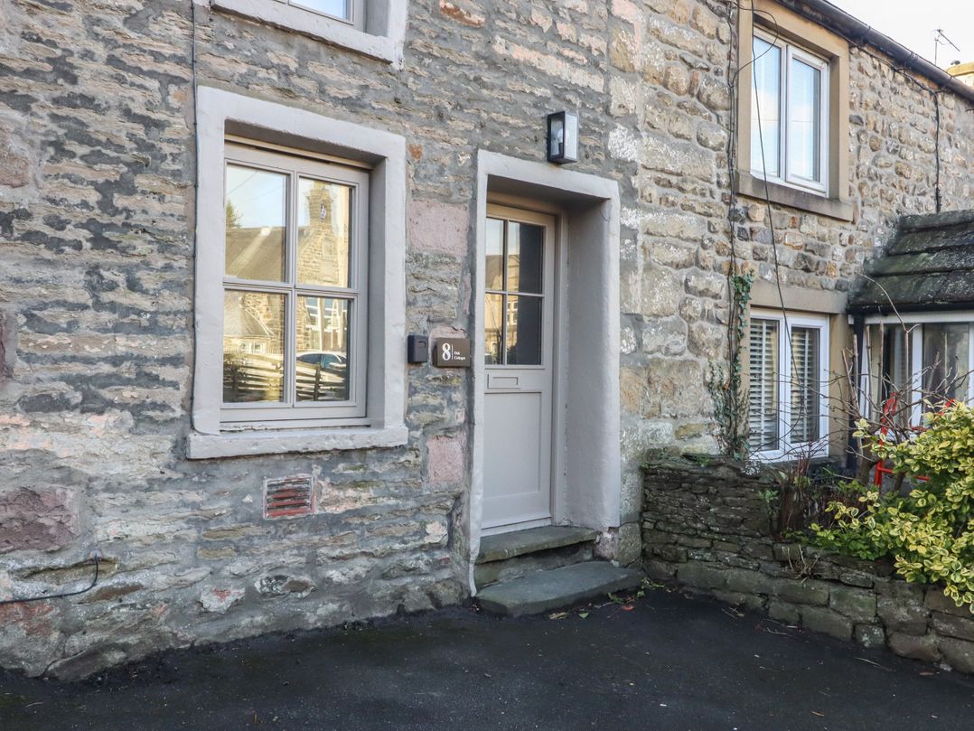 8 Oak Cottages