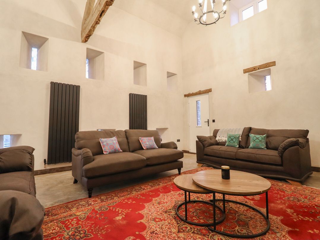 Godre'r Gyrn, Plas Moelfre Hall Barns