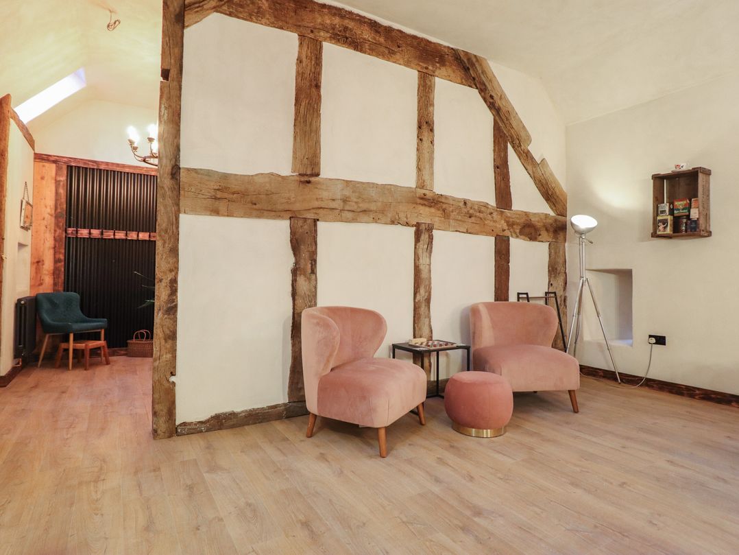 Godre'r Gyrn, Plas Moelfre Hall Barns