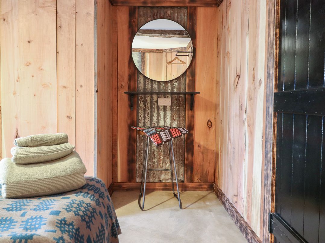 Godre'r Gyrn, Plas Moelfre Hall Barns