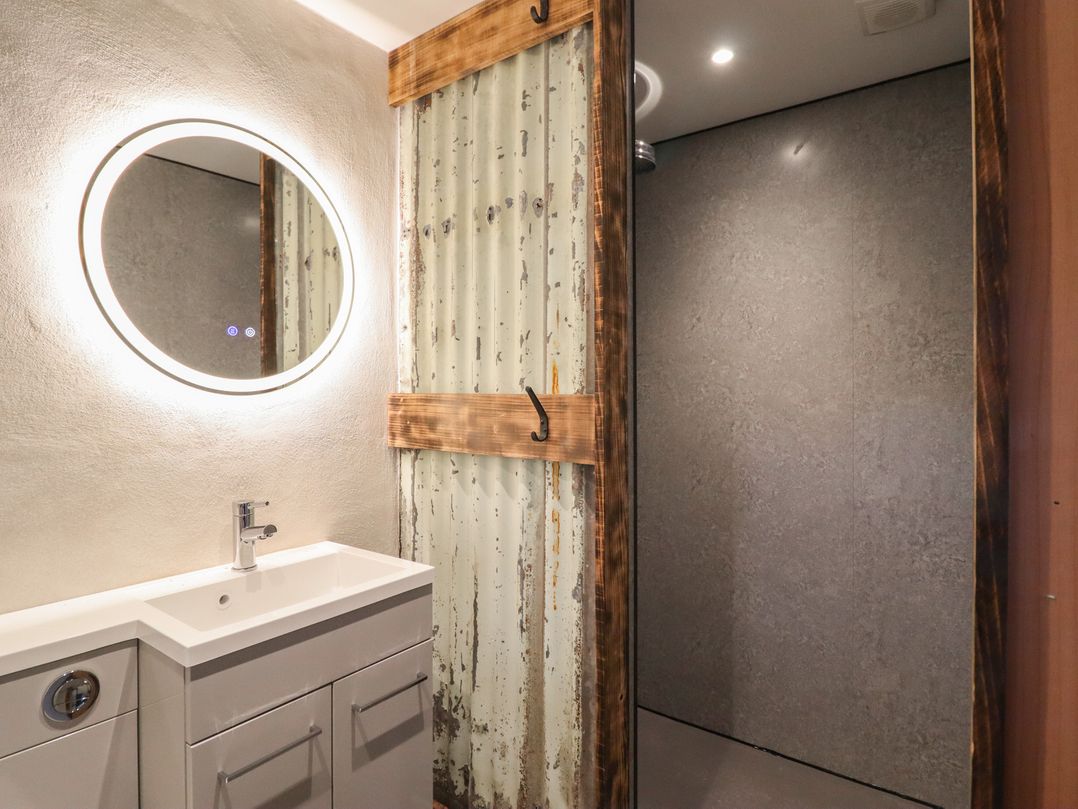 Godre'r Gyrn, Plas Moelfre Hall Barns