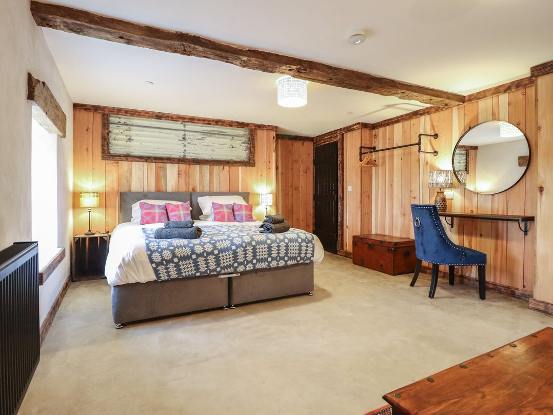 Godre'r Gyrn, Plas Moelfre Hall Barns